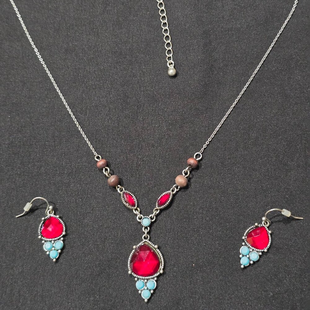 AVON Necklace and Earrings Set